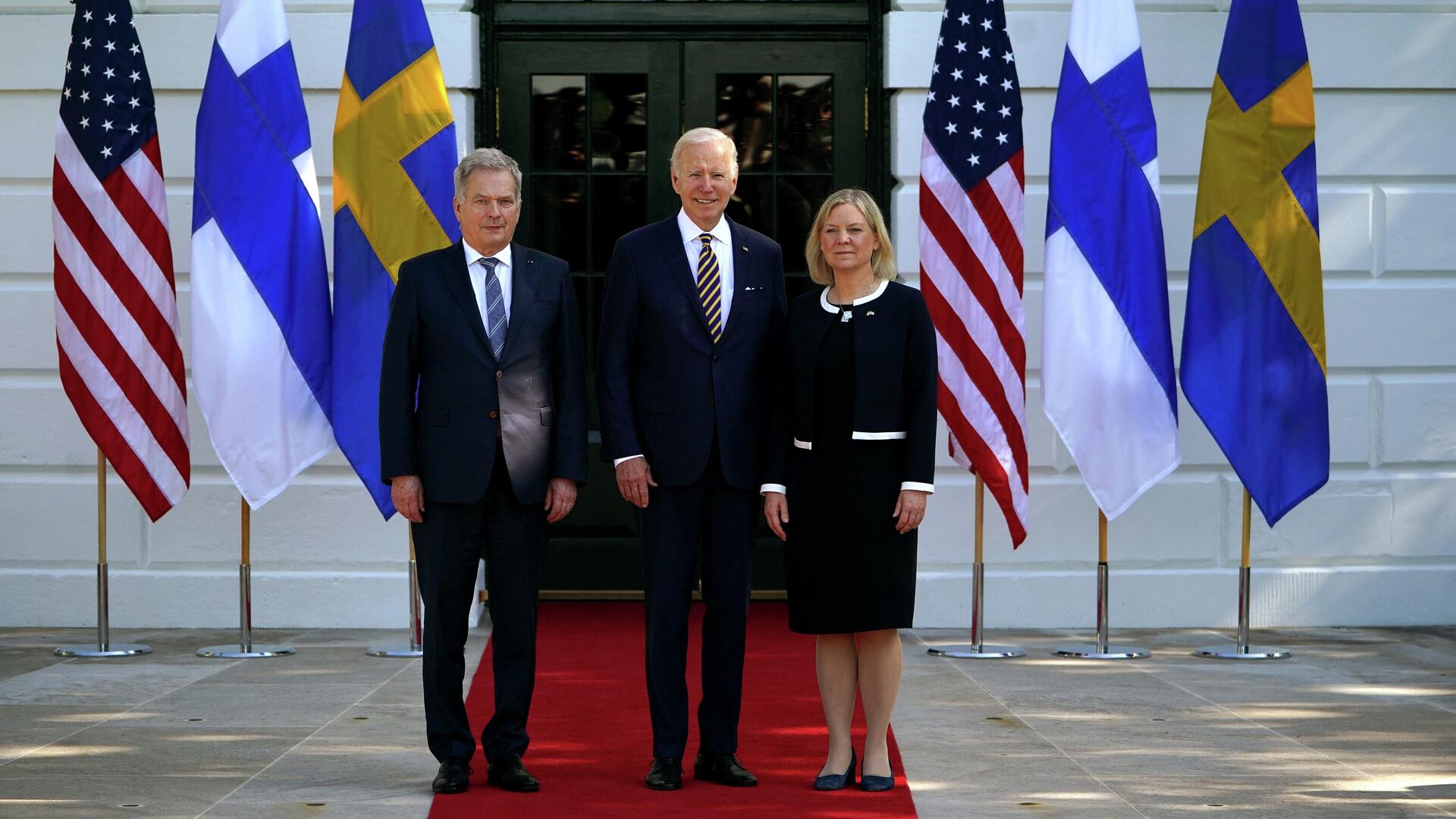 Президент США Джо Байден, призедент Финляндии Саули Ниинисте и премьер-министр Швеции Магдалена Андерссон во время встречи в Белом доме. 19 мая 2022 - РИА Новости, 1920, 19.05.2022