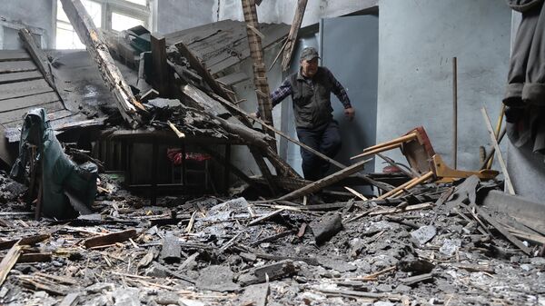 Разрушения в Донбассе после обстрела украинскими войсками