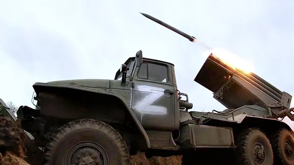 Работа расчетов РСЗО Град в ходе специальной военной операции на Украине