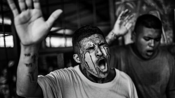 Снимок GANGBORDER фотографа из Испании Javier Arcenillas , получивший награду Merit Award на конкурсе All About Photo Awards 2022 Снимок GANGBORDER фотографа из Испании Javier Arcenillas , получивший награду Merit Award на конкурсе All About Photo Awards 2022