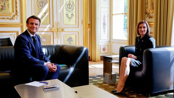 Президент Франции Эммануэль Макрон и президент Молдавии Майя Санду во время встречи в Елисейском дворце. 19 мая 2022
