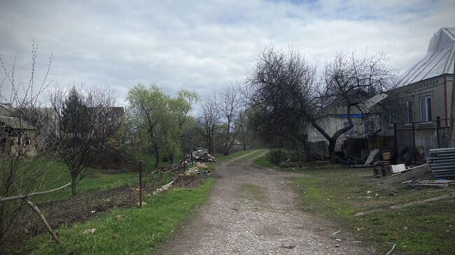 Жители города  вместе с коммунальщиками расчищают улицы от мусора