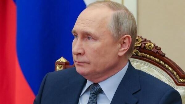 LIVE: Путин провел совещание с членами Совета безопасности РФ