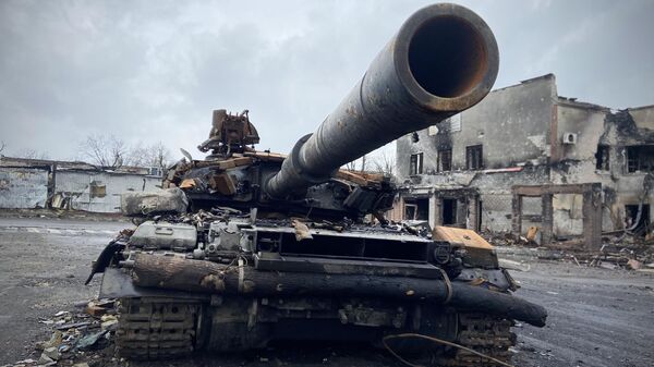 Подбитый украинский танк у автовокзала