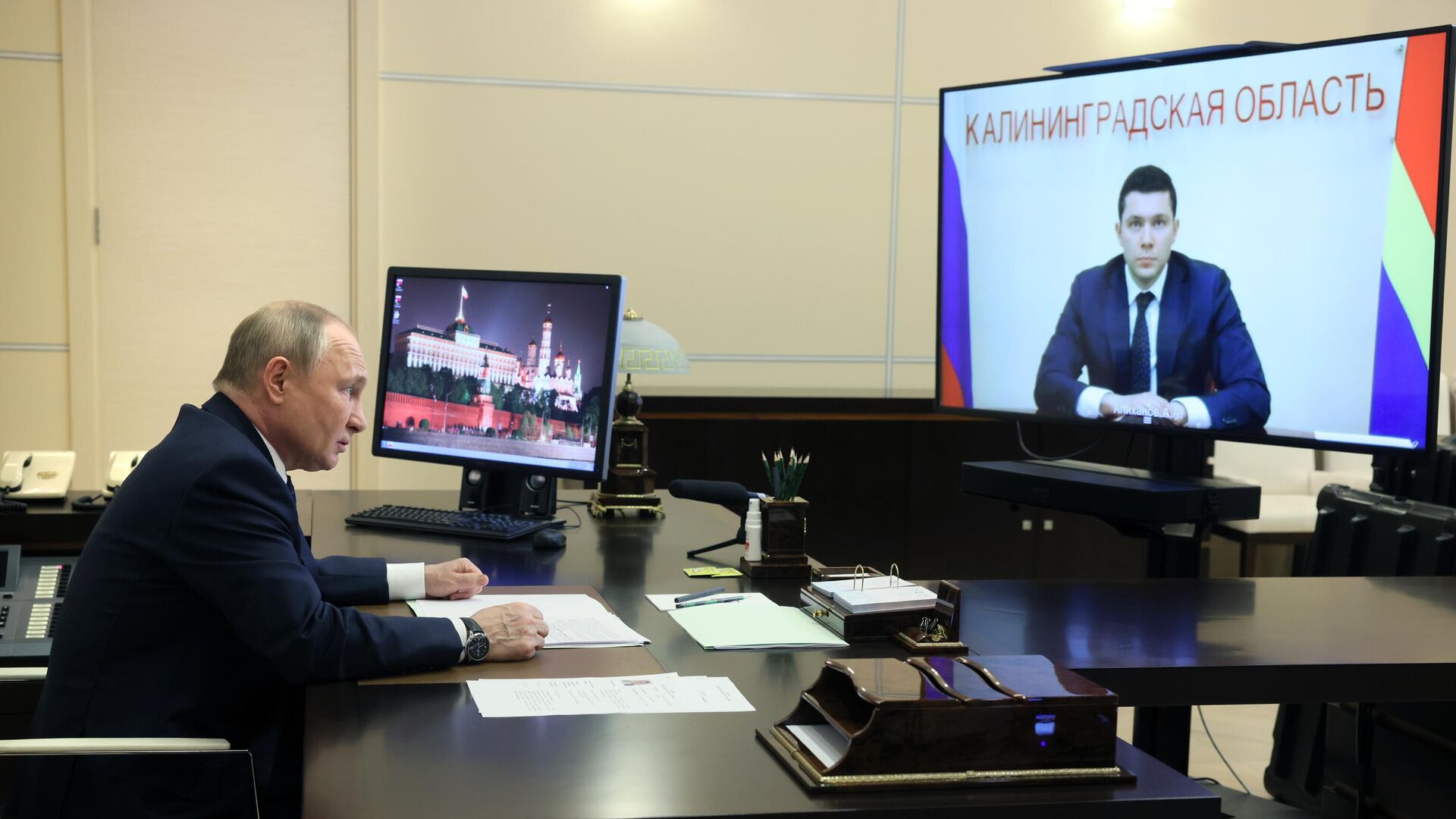 Президент РФ Владимир Путин во время встречи во видеосвязи с губернатором Калининградской области Антоном Алихановым - РИА Новости, 1920, 20.05.2022