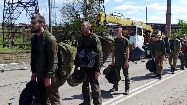 Выход последних украинских боевиков с Азовстали