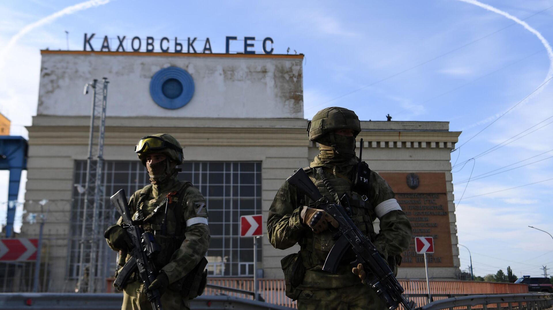 Военнослужащие РФ возле здания Каховской ГЭС - РИА Новости, 1920, 08.07.2022