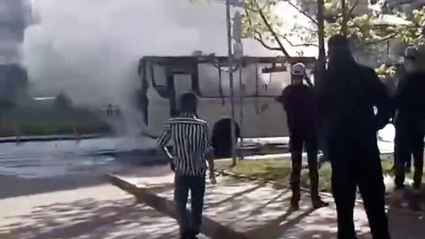 Загоревшийся автобус в городе Одинцово. Кадр из видео очевидца