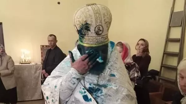 Священнику во Львовской области плеснули зелёнкой в лицо во время литургии