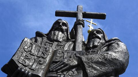 Памятник святым Кириллу и Мефодию во Владивостоке