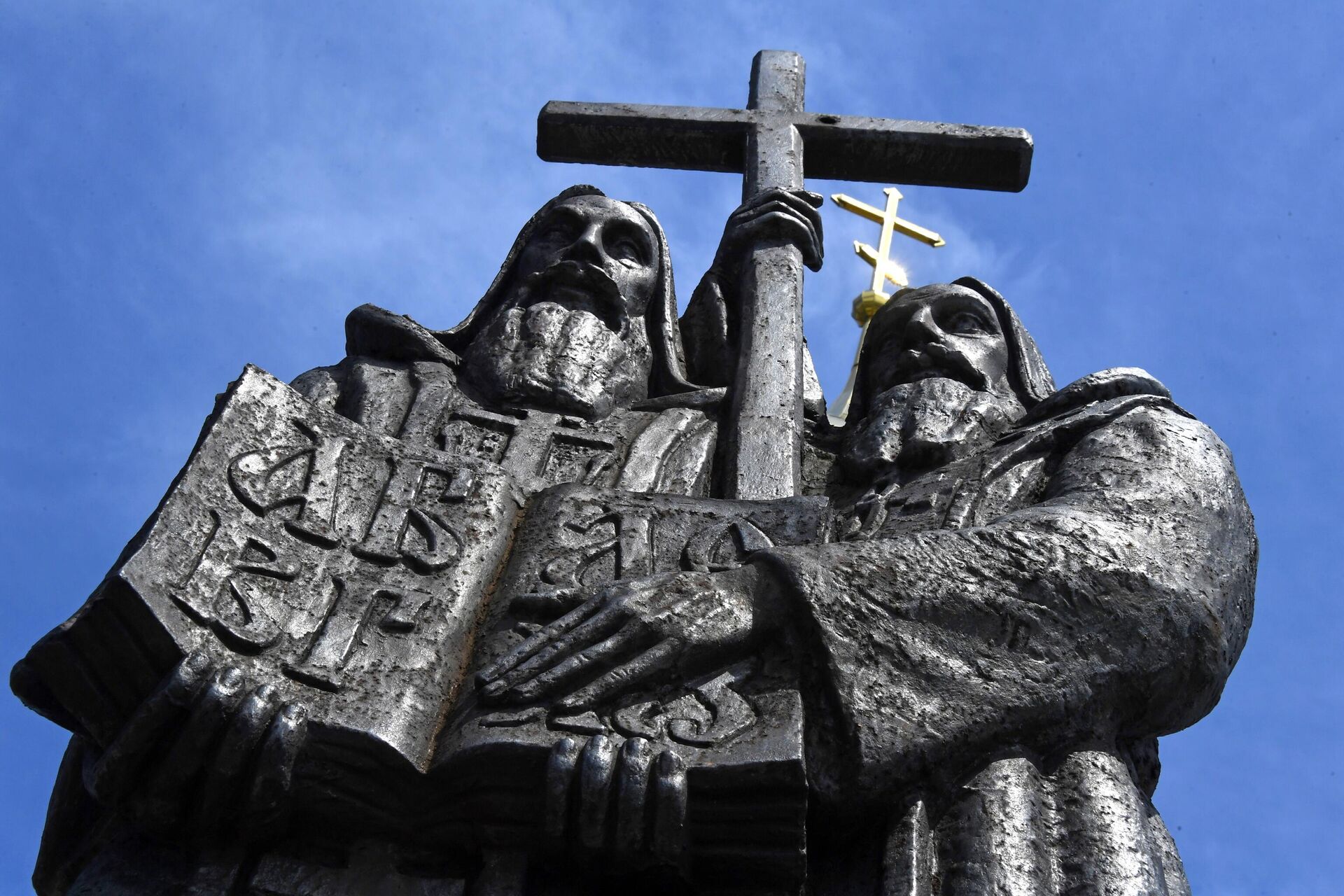Памятник Святым Кириллу и Мефодию во Владивостоке - РИА Новости, 1920, 05.06.2023