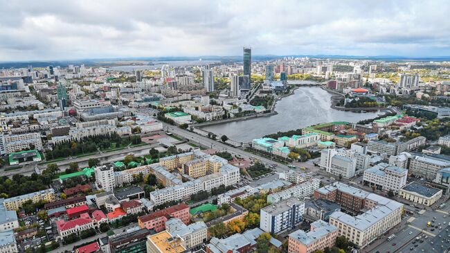 Вид на Екатеринбург со смотровой площадки небоскрёба Высоцкий. Архивное фото
