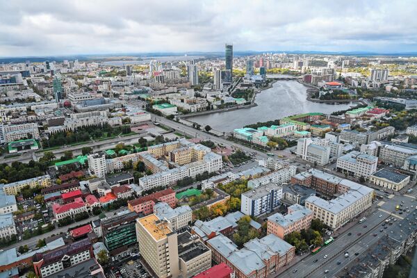 Вид на Екатеринбург со смотровой площадки небоскрёба Высоцкий