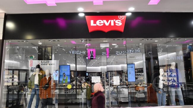 Вывеска магазина Levi's