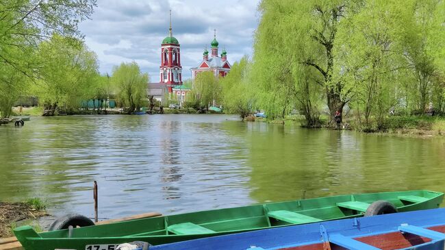 Переславль. Лодки на набережной реки Трубец