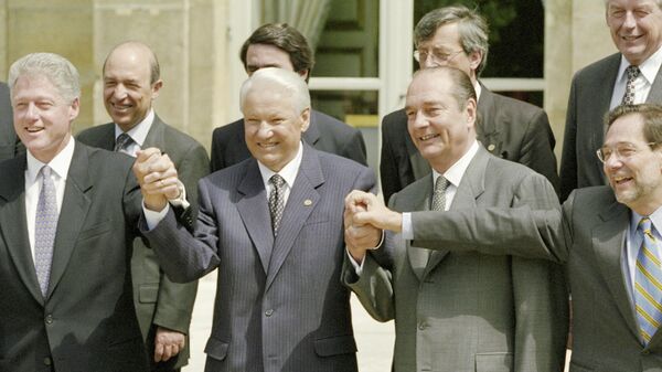 Президент США Билл Клинтон, президент РФ Борис Ельцин, Президент Франции Жак Ширак, генеральный секретарь НАТО Хавьер Солана (слева направо) во время подписания Основополагающего акта Россия — НАТО