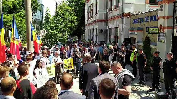 Митинг оппозиции у кишиневского СИЗО, где содержится Додон