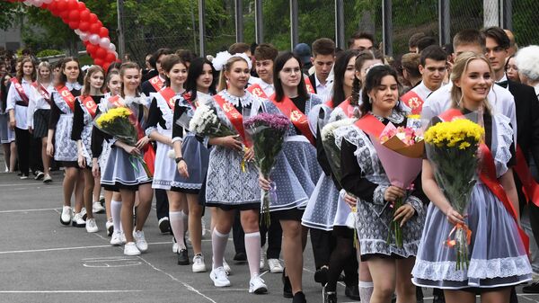 Мелитопольские школьники получили первые российские аттестаты