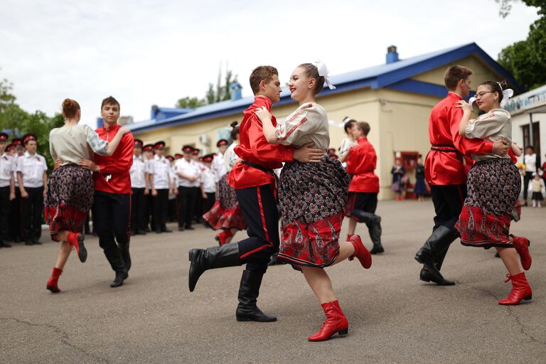 Последний звонок в Тимашевском казачьем корпусе в Краснодарском крае