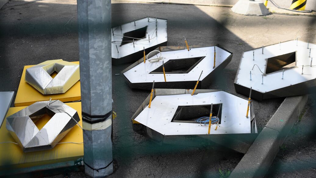 В Госдуме предложили приравнять логотип Renault к фашистской символике