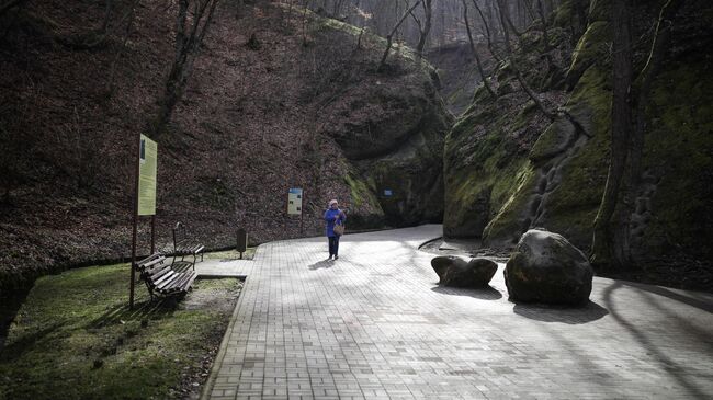 Женщина в парке в Горячем Ключе