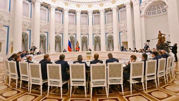 Президент России Владимир Путин проводит заседание президиума Государственного Совета