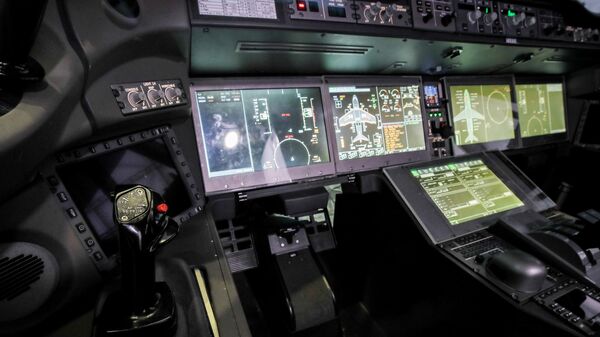 Приборы в кабине авиалайнера МС-21-310 с двигателем ПД-14 на территории Летно-исследовательского института имени М.М. Громова в Жуковском Приборы в кабине авиалайнера МС-21-310 с двигателем ПД-14 на территории Летно-исследовательского института имени М.М. Громова в Жуковском