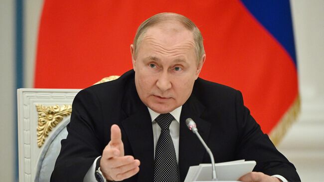 Президент России Владимир Путин проводит заседание президиума Государственного Совета