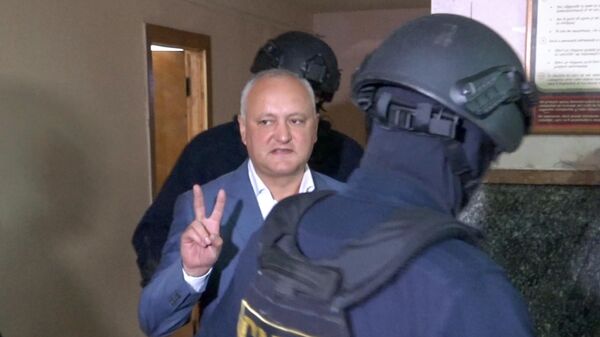 Экс-президент Молдавии Игорь Додон в здании районного суда Кишинева