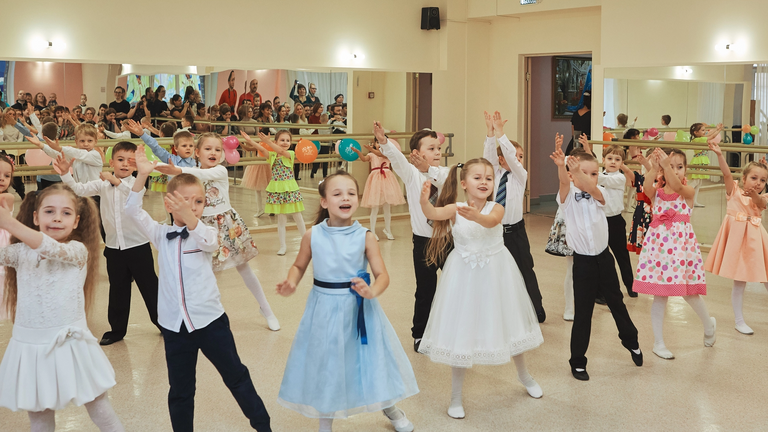 Утренник, посвящённый Дню матери в группе кратковременного пребывания Родные берега. Учебный филиал Победа Некоммерческого фонда Детский епархиальный образовательный центр. Самара, ноябрь 2019 год.