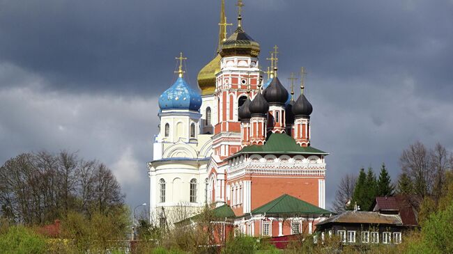 Троицкая церковь и Спасо-Преображенский собор