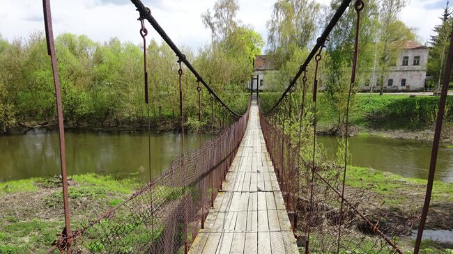 Подвесной мост через реку Нугрь