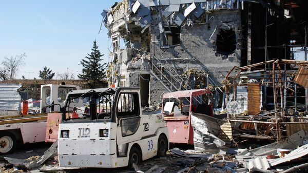 Разрушенное здание в аэропорту города Донецка. 2014 год