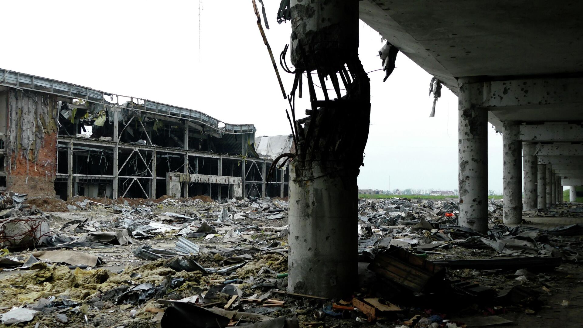 Разрушенные здания на территории Донецкого аэропорта. 2016 год - РИА Новости, 1920, 07.11.2022