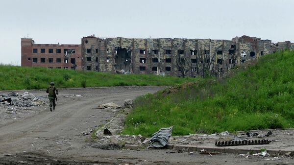 Разрушенные здания на территории Донецкого аэропорта