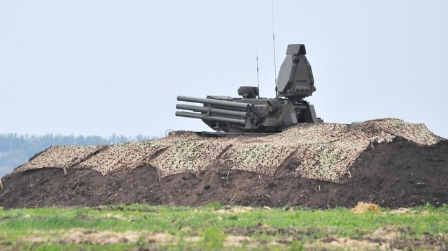 Зенитный ракетно-пушечный комплекс (ЗРПК) Панцирь-С1 на полевом аэродроме ВКС России