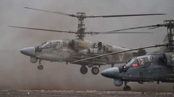 Ударные вертолеты Ка-52 на полевом аэродроме ВКС России в зоне проведения специальной военной операции на Украине