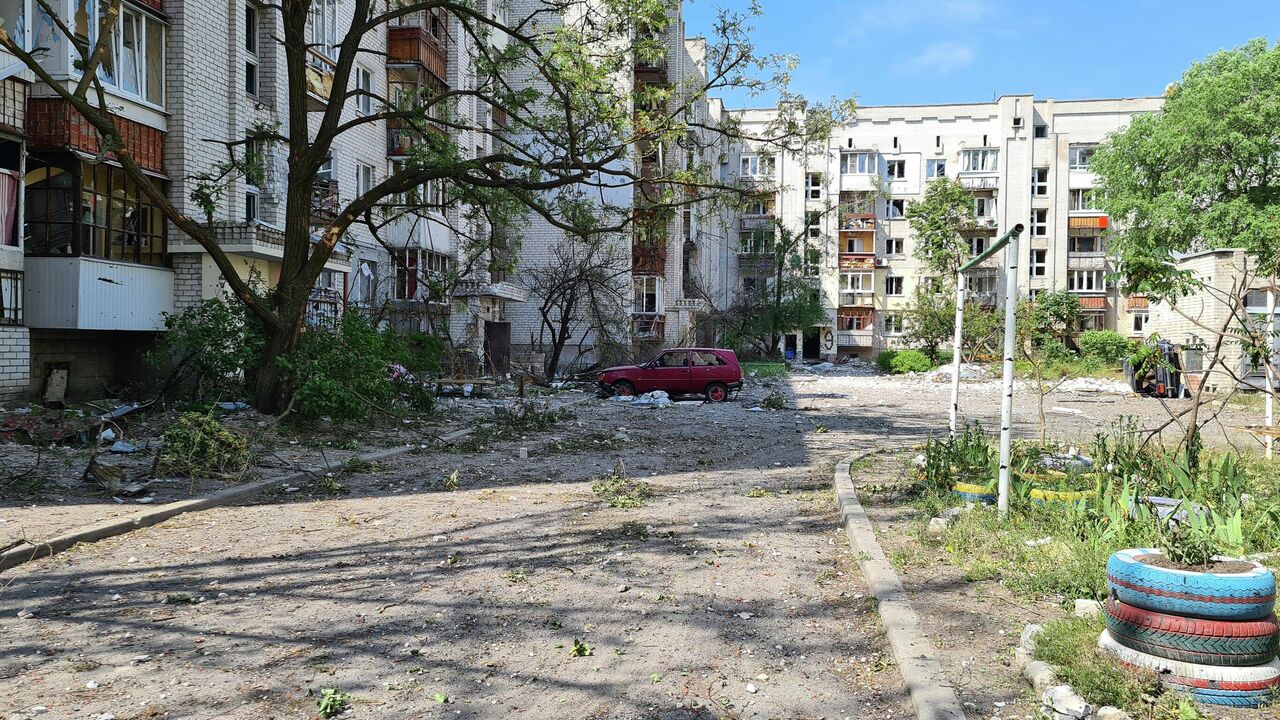 Российские военные эвакуируют мирных жителей из центра Северодонецка - РИА  Новости, 30.05.2022