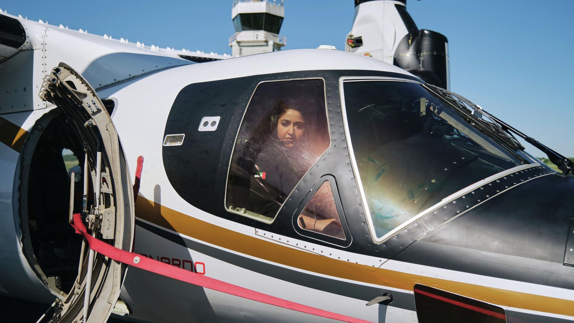 Представительница правящей семьи Дубая Моза бинт Марван Аль Мактум стала первой женщиной, пилотировавшей конвертоплан AW609 - РИА Новости, 1920, 31.05.2022
