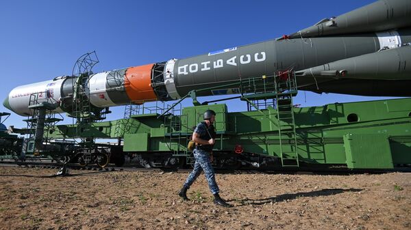 Ракету Союз-2.1а с грузовым кораблем Прогресс МС-20 вывозят на стартовый стол на космодроме Байконур. 31 мая 2022