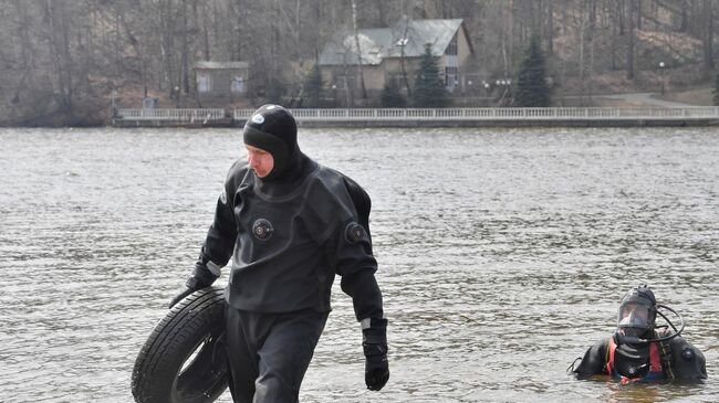 Водолазное обследование пляжа в Серебряном Бору