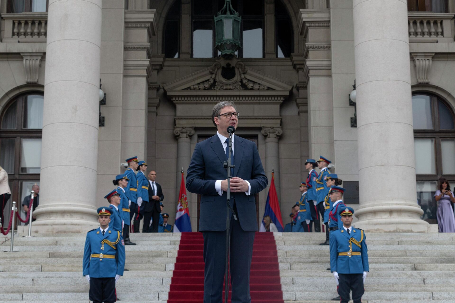 Президент Сербии Александр Вучич выступает после церемонии инаугурации в парламенте в Белграде - РИА Новости, 1920, 25.12.2023