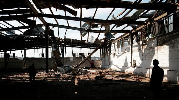 Поврежденные в результате обстрела со стороны Украины складские помещения в поселке Политотдельский Белгородской области