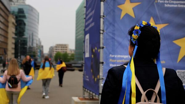 Бурный "роман" европейцев с украинцами завершается, считает Медведев