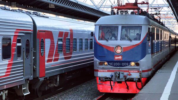 Прибытие скоростного поезда Невский экспресс на Московский вокзал в Санкт-Петербурге