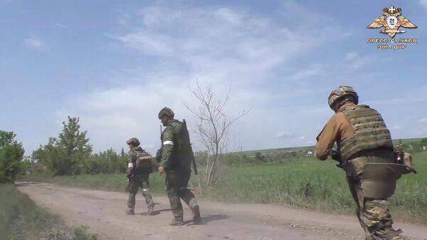 Военнослужащие Народной милиции ДНР в районе Авдеевки. Кадр видео