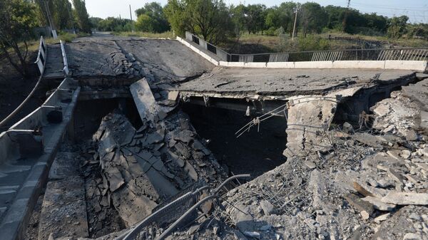 Взорванный автомобильный мост в Горловке Донецкой области