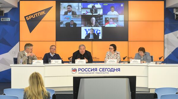 Участники круглого стола в формате видеомоста на тему Интеграционные процессы: Россия и АСЕАН