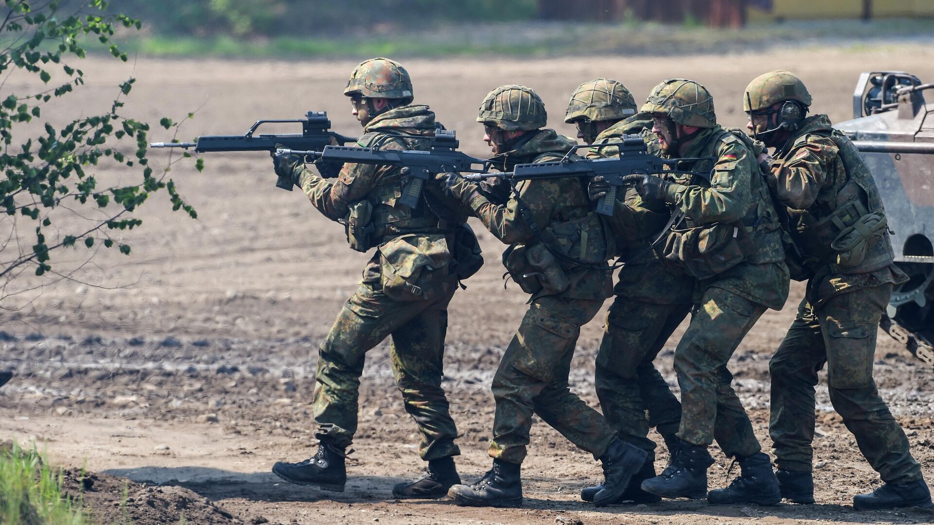 Солдаты Вооруженных сил Германии во время учений НАТО на военном полигоне в Мюнстере - РИА Новости, 1920, 02.06.2022