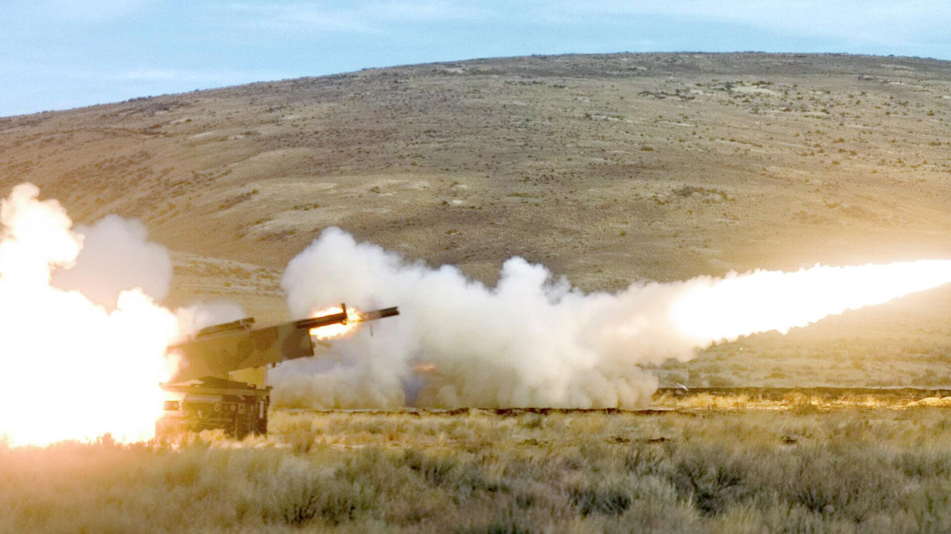 Американская высокомобильная артиллерийская ракетная система HIMARS Американская высокомобильная артиллерийская ракетная система HIMARS - РИА Новости, 1920, 15.06.2022